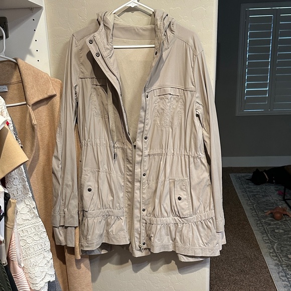 lululemon athletica Jackets & Blazers - Lululemon lightweight rain jacket